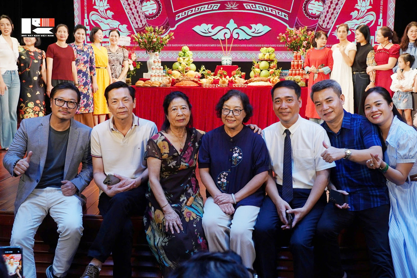 NSND Xuân Bắc dâng hương Tổ nghề ở Nhà hát Kịch Việt Nam- Ảnh 9.