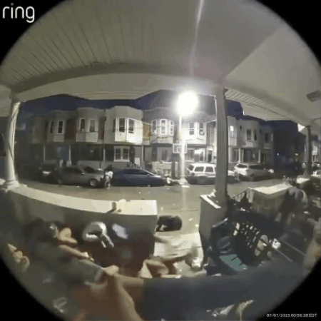 Mỹ: Xả súng ngẫu nhiên kinh hoàng ngay giữa phố- Ảnh 1.