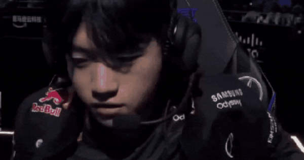 Khoảnh khắc khiến fan T1 biết họ chắc chắn thắng rồi giphy 6 17619832983761639417976 7 0 354 663 crop 17619833400941979501639gifpng