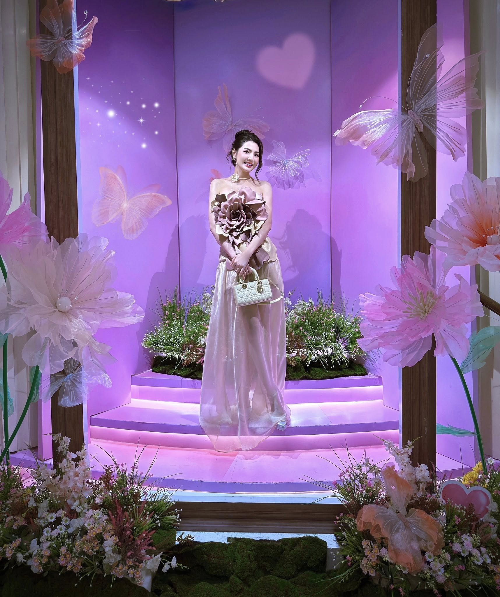 Vai 'girl phố' gây bão mạng và chuyện chưa kể của nữ công an quê Thanh Hoá - 7