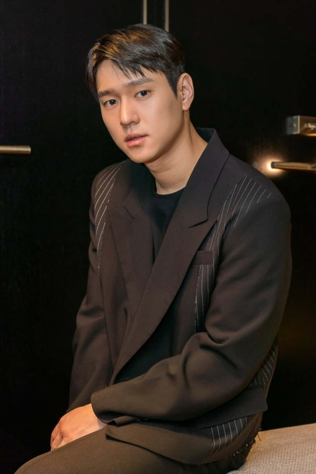 Sốc: Tài tử Reply 1988 bị tố chụp ảnh đồi trụy với gái lạ- Ảnh 1. Sốc: Tài tử Reply 1988 bị tố chụp ảnh đồi trụy với gái lạ- Ảnh 1.