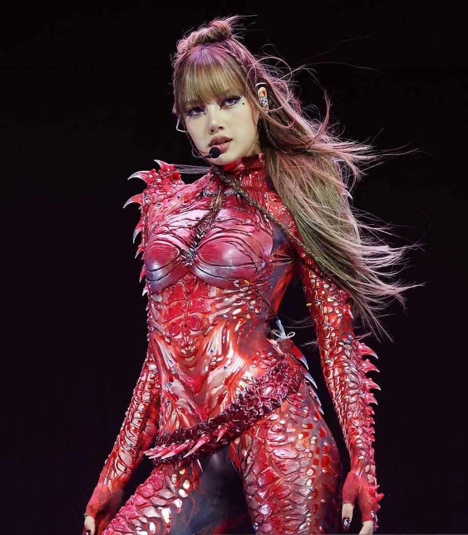 2 tuần Jennie - Lisa (BLACKPINK)