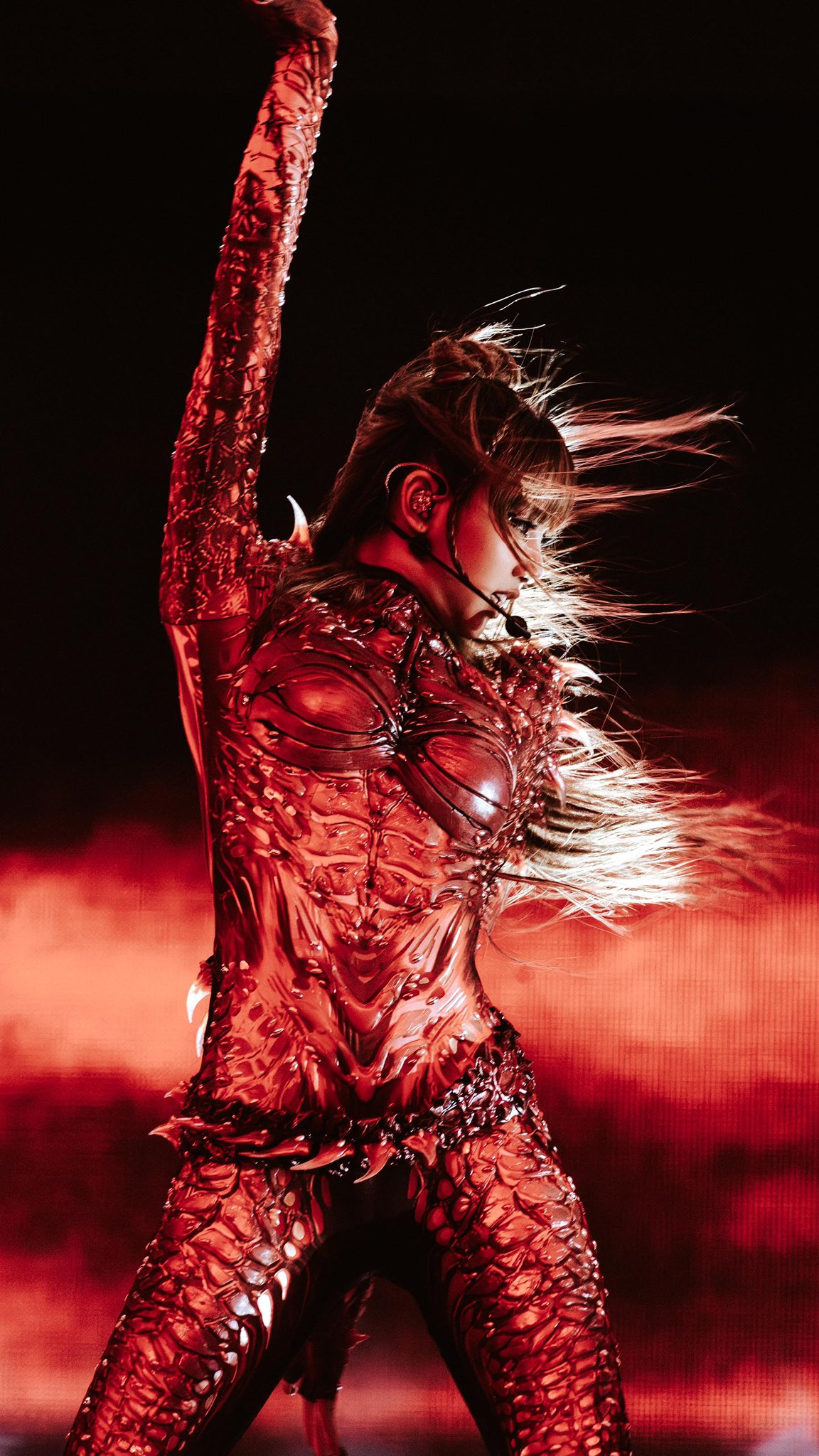 Phong ba bão táp cũng không thể lung lay bộ phận có giá 182 tỷ của Lisa (BLACKPINK) ở Coachella!- Ảnh 9.