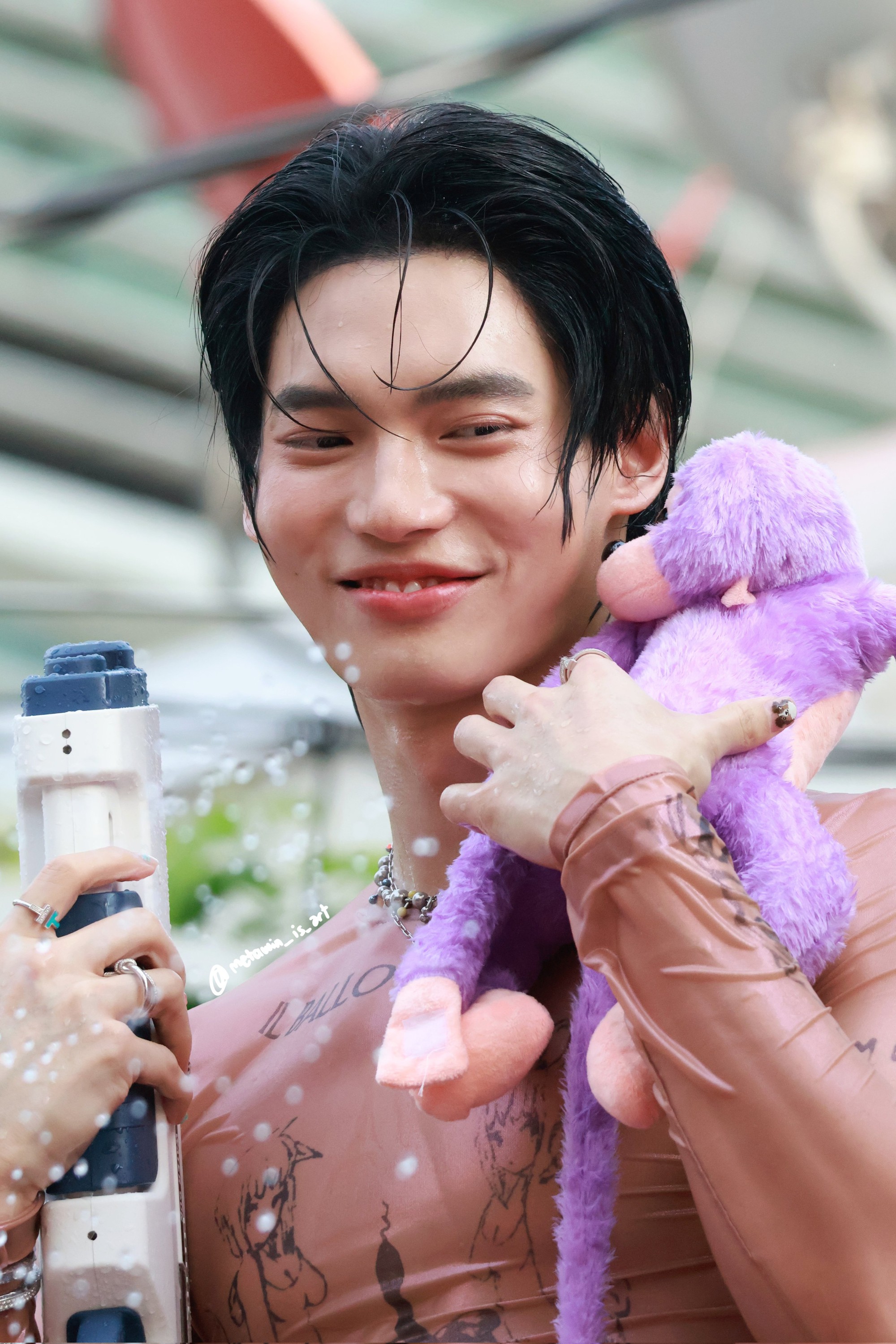 "Nữ thần Songkran" chỉ còn là dĩ vãng, đây mới là biểu tượng nhan sắc mới gây chấn động lễ hội té nước 2025! goapttiwgaehiym 1744557167123 17445571672771591844998