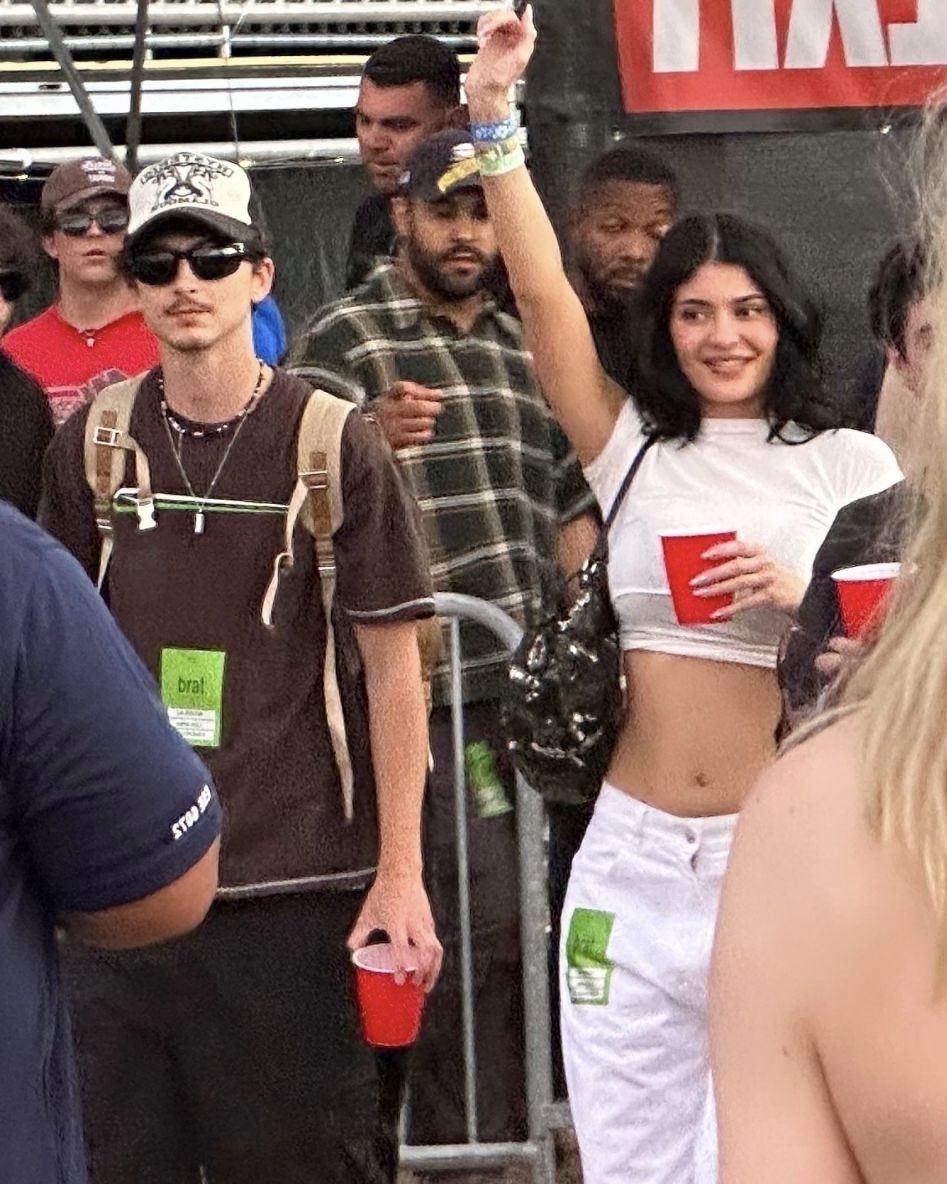 Dàn sao HOT nhất quy tụ tại Coachella 2025: Timothée Chalamet và Kylie Jenner tình đến phát hờn,