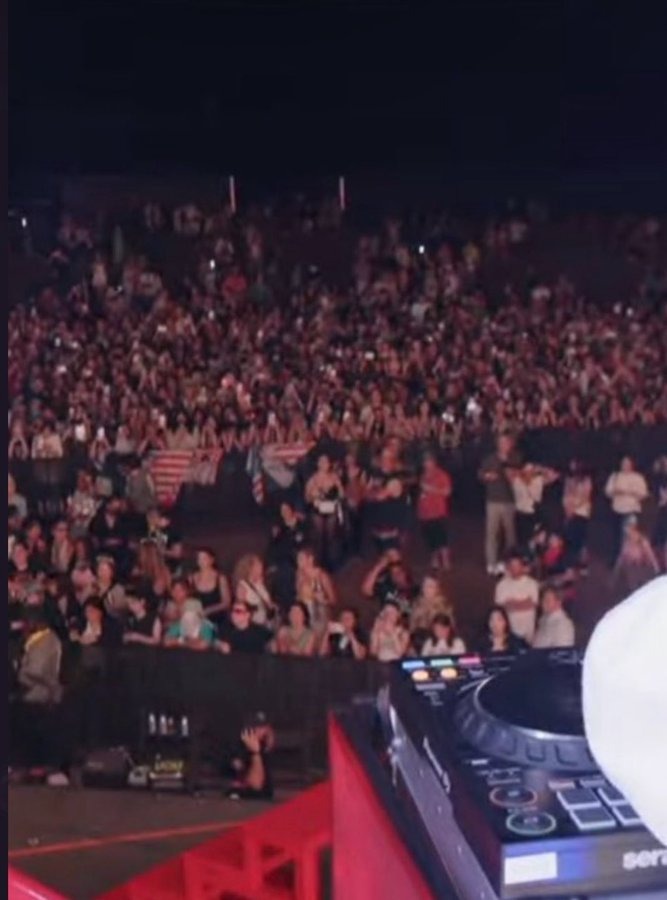 Cả Jennie và Lisa (BLACKPINK) sexy hết nấc cũng không hot bằng cái tên này?- Ảnh 4. Cả Jennie và Lisa (BLACKPINK) sexy hết nấc cũng không hot bằng cái tên này?- Ảnh 4.