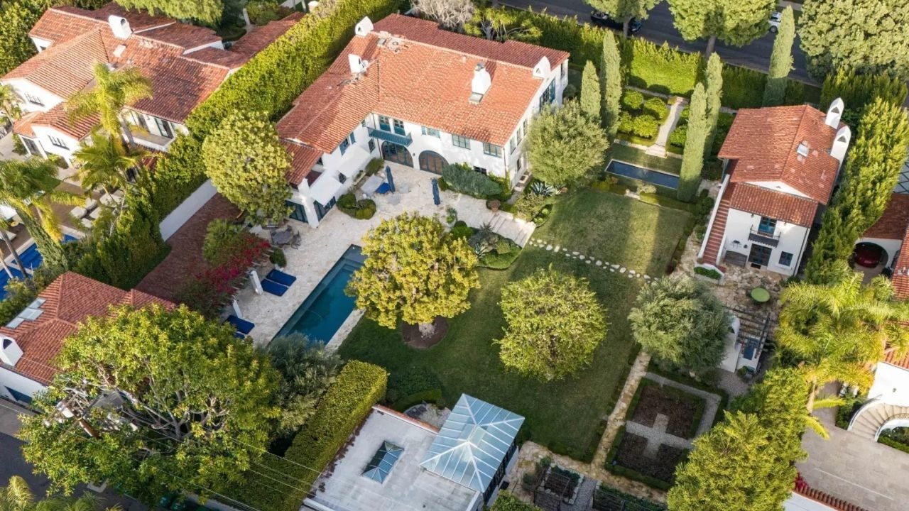 gomez-2-1752566311261866296619-1-1752664332460-17526643327261269428365-17535831493871359504282-1753586917464-1753586917880555751514 "Đám cưới thế kỷ" của Selena Gomez: Thắt chặt an ninh, 1 quy định gắt không tưởng cho dàn khách mời siêu sao gomez 2 1752566311261866296619 1 1752664332460 17526643327261269428365 17535831493871359504282 1753586917464 1753586917880555751514