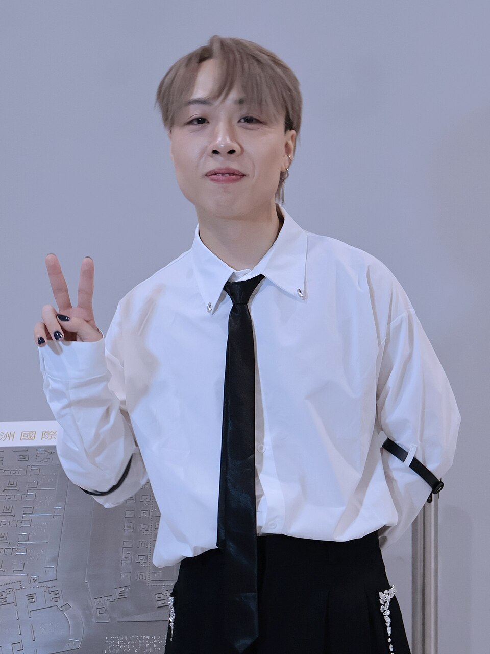 Sốc: 1 nam ca sĩ gen Z lộ clip bị