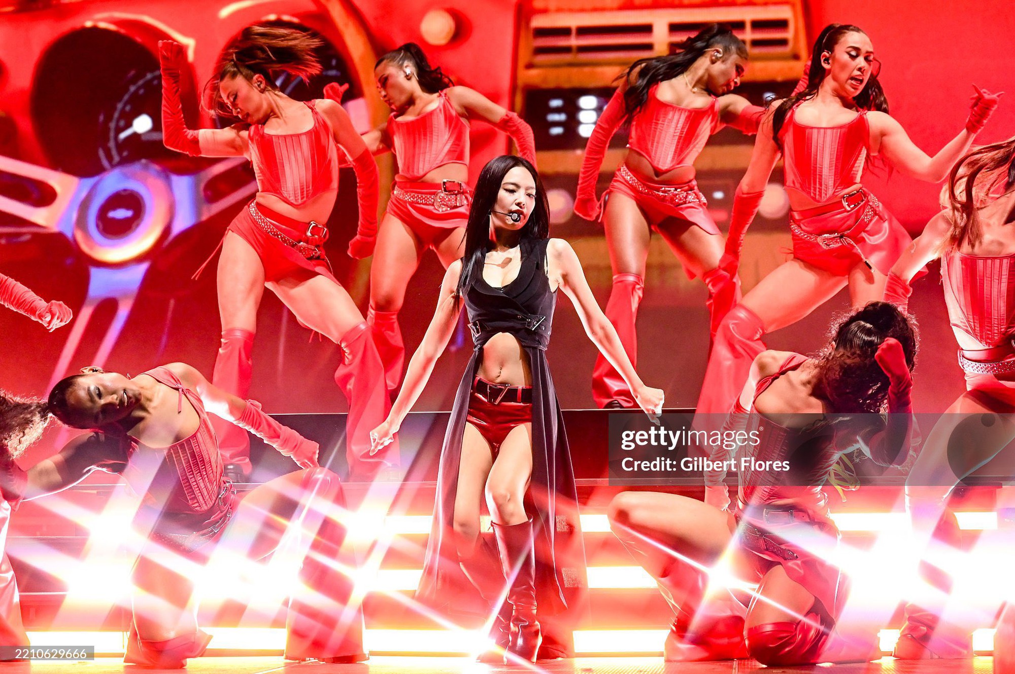 "Bại lộ" nhan sắc thật của Jennie (BLACKPINK) qua "ống kính hủy diệt" Getty Images tại Coachella tuần 2 gpb5py9wuaeigzt 1745209950192704202637 1745215053200 1745215053383474526112