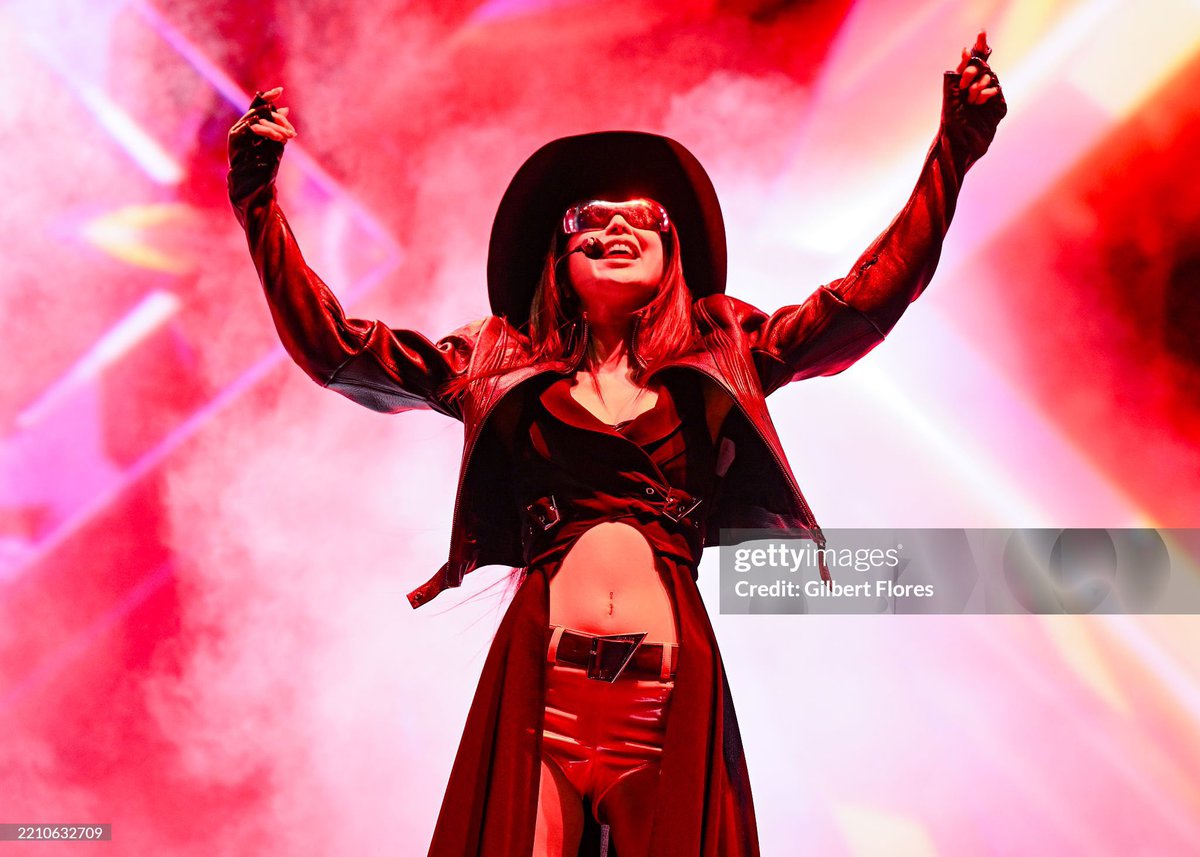 "Bại lộ" nhan sắc thật của Jennie (BLACKPINK) qua "ống kính hủy diệt" Getty Images tại Coachella tuần 2 gpcd8y3xuaeprcz 1745210195467833116029 1745215044267 17452150444151494216066