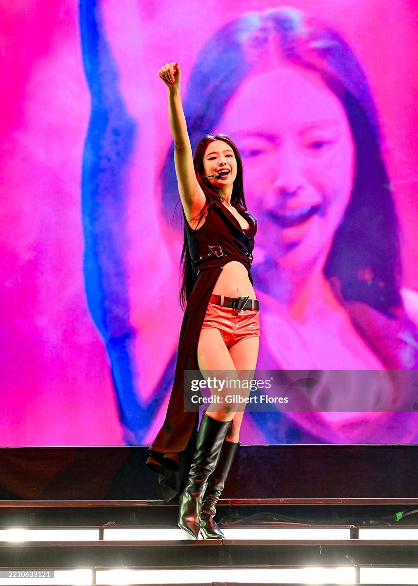 "Bại lộ" nhan sắc thật của Jennie (BLACKPINK) qua "ống kính hủy diệt" Getty Images tại Coachella tuần 2 gpcd8ytwuaaznav 17452100557131403576864 1745215047800 1745215048026987671020