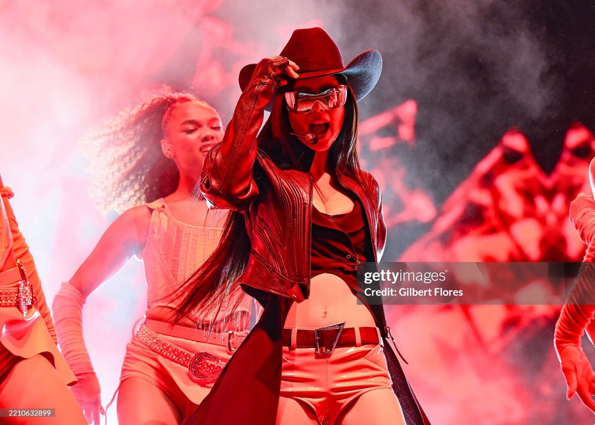 "Bại lộ" nhan sắc thật của Jennie (BLACKPINK) qua "ống kính hủy diệt" Getty Images tại Coachella tuần 2 gpcea7wwyaamwxx 17452101954121621895238 1745215045394 17452150455211395123147