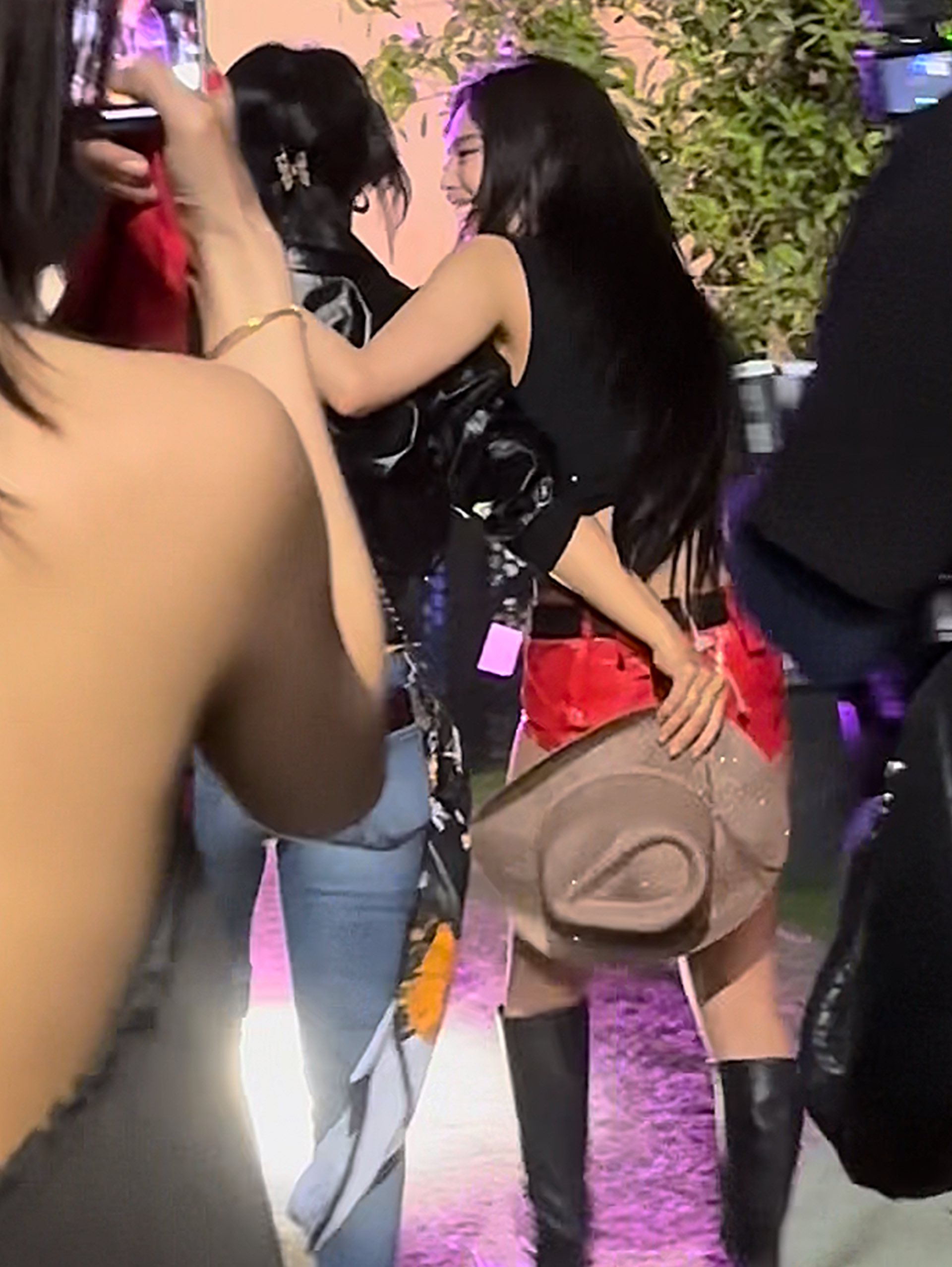 75.000 người tranh cãi trang phục biểu diễn Coachella của Jennie (BLACKPINK):