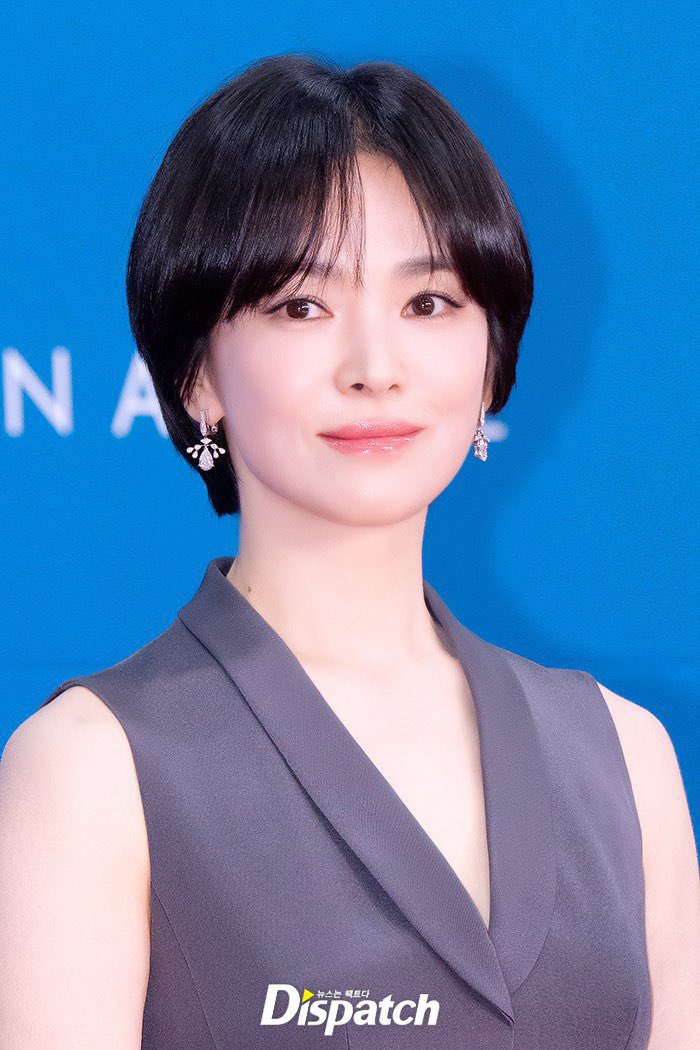 Clip hot: Song Hye Kyo bật khóc ở Baeksang 2025 vì 1 người, nhìn cái ôm biết ngay mối quan hệ cực đặc biệt- Ảnh 3.