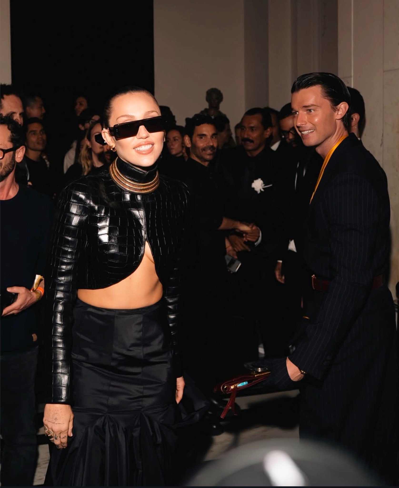 Căng nhất Met Gala 2025: Miley Cyrus đụng mặt tình cũ từng