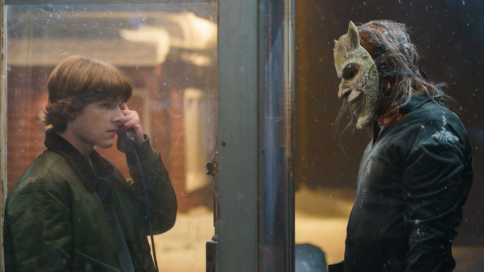 Điện Thoại Đen tái hiện thập niên 80 bằng phim nhựa Super 8, mang lại cảm giác rùng rợn khác lạ- Ảnh 1.