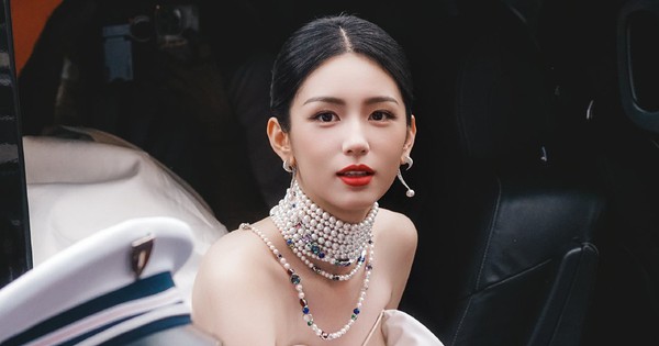 Mỹ nhân đẹp chấn động thế gian náo loạn thảm đỏ Cannes, bước xuống cầu thang cũng đẹp như cổ tích thần tiên grkfllkx0aay6l6 174750074651134387034 348 0 913 1080 crop 1747500753745454932112jpg