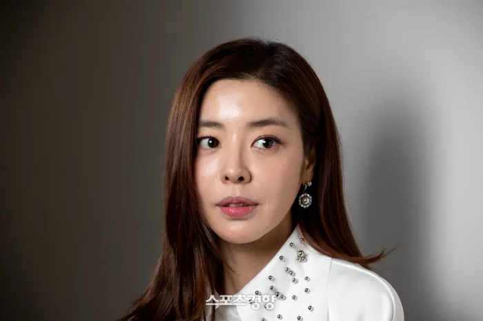 Minh tinh Giày Thủy Tinh gặp nguy hiểm tính mạng vì bị đưa vào danh sách đen suốt 10 năm- Ảnh 1. Minh tinh Giày Thủy Tinh gặp nguy hiểm tính mạng vì bị đưa vào danh sách đen suốt 10 năm- Ảnh 1.