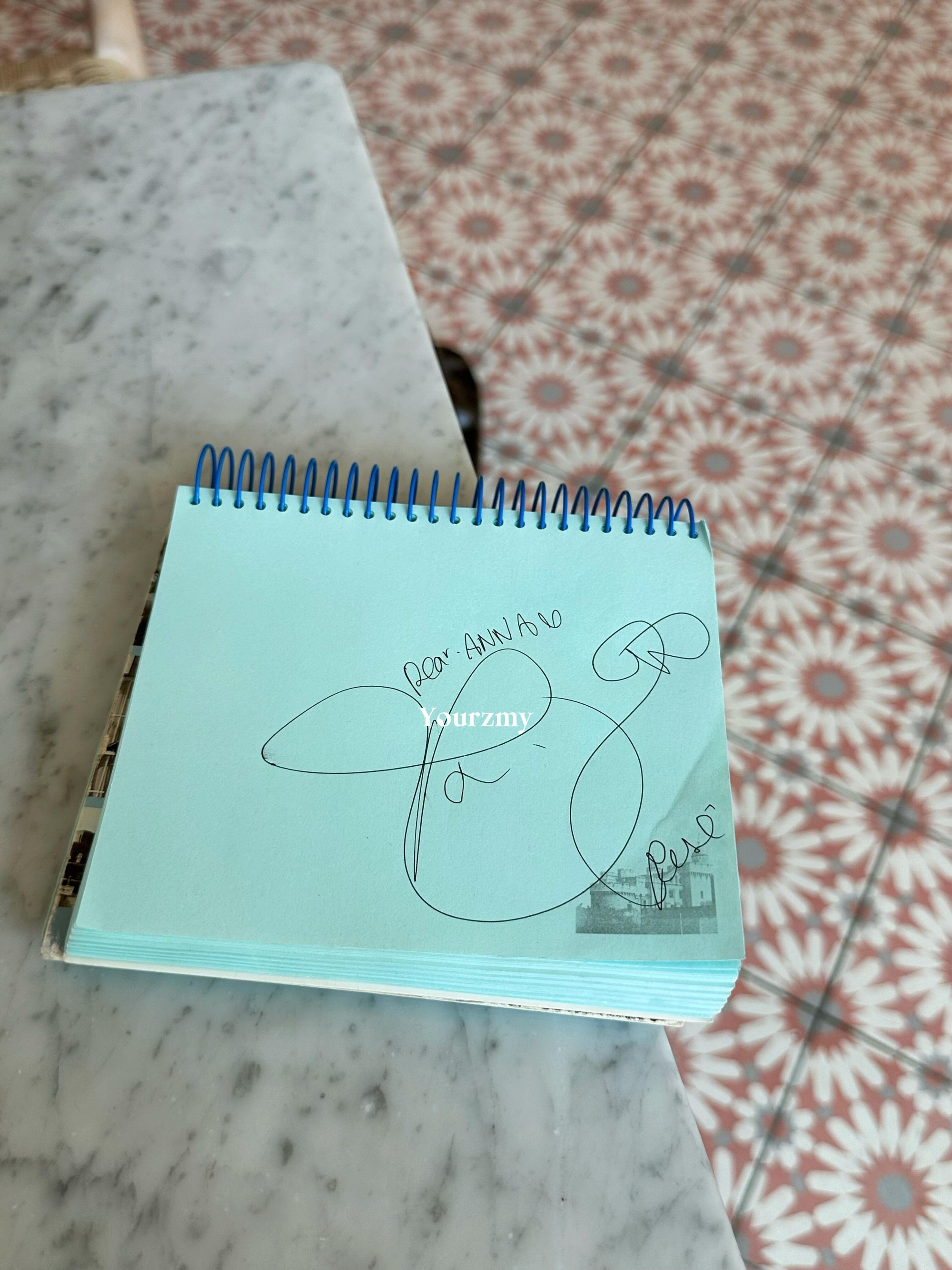 Bức ảnh đi uống cà phê khiến Rosé (BLACKPINK) bị chỉ trích