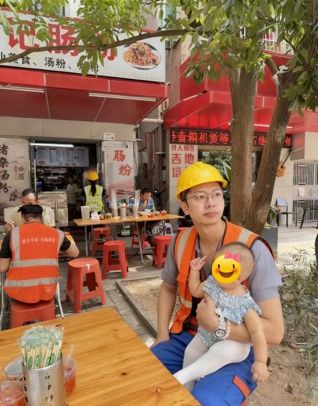 "Nam vương tiêu tiền như rác" giờ thê thảm đến nỗi phải đi phụ hồ, bê gạch xách vữa mưu sinh guanj 2 1761539614604431647931 1761549516939 17615495172611931044282