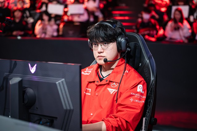 Gumayusi bị đối thủ Gumayusi bị đối thủ