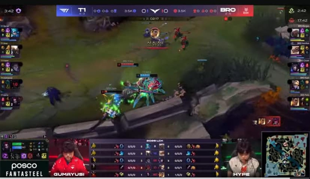 Gumayusi bị đối thủ Gumayusi bị đối thủ