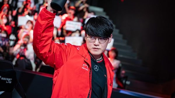 LMHT: Gumayusi vẫn còn một thử thách quan trọng để vượt mặt người đàn anh của mình tại T1 gumayusi duoc riot khen ngoi 1 mgpojpg