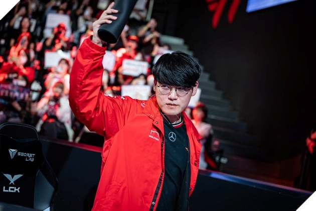 LMHT: Gumayusi duoc khen ngoi nhiet tinh boi Riot Games, nhan cho minh quyen loi dac biet LMHT: Gumayusi được khen ngợi nhiệt tình bởi Riot Games, nhận cho mình quyền lợi đặc biệt