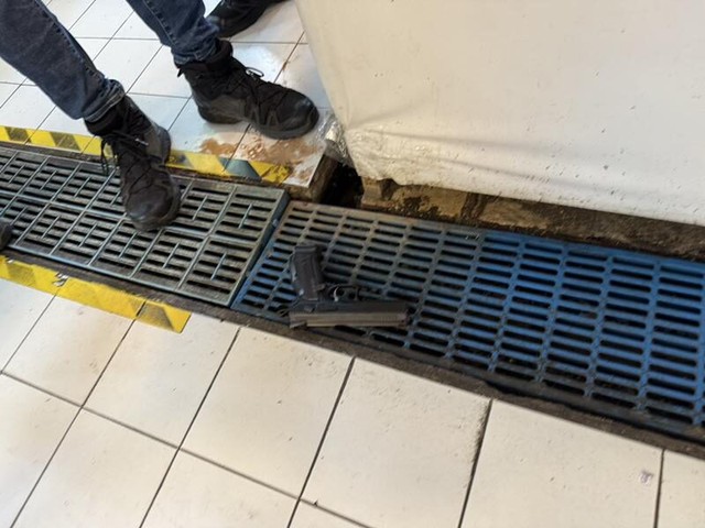 Toàn cảnh vụ xả súng rúng động tại chợ Bangkok: Nghi phạm tự sát ngay trước quầy hàng của vợ, hé lộ nguyên nhân không ngờ dẫn đến thảm kịch- Ảnh 4. Toàn cảnh vụ xả súng rúng động tại chợ Bangkok: Nghi phạm tự sát ngay trước quầy hàng của vợ, hé lộ nguyên nhân không ngờ dẫn đến thảm kịch- Ảnh 4.