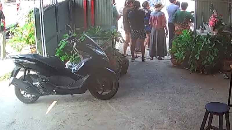 Chồng bắn vợ rồi tự sát trên xe bán tải khiến nhiều người bàng hoàng- Ảnh 2. Chồng bắn vợ rồi tự sát trên xe bán tải khiến nhiều người bàng hoàng- Ảnh 2.