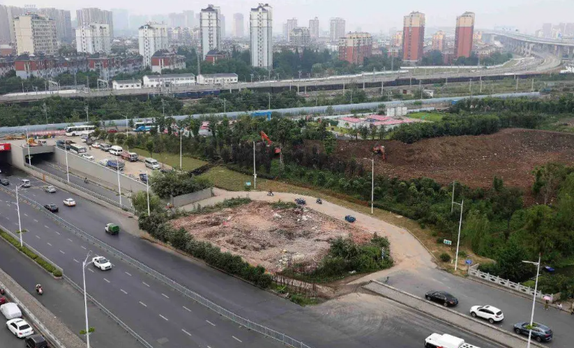 Chủ ngôi nhà 750m² không chịu di dời dù được chủ đầu tư bồi thường hơn 5,6 tỷ đồng, 7 năm sau tuyên bố: “Nhà tôi phải 40 tỷ mới xứng đáng”- Ảnh 2.