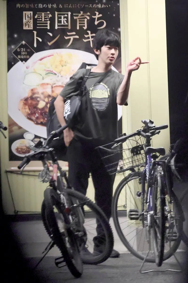 Là người kế vị cuối cùng của hoàng gia Nhật Bản, vị hoàng tử được cả nước Nhật dõi ra sao ở tuổi 18?- Ảnh 2. Là người kế vị cuối cùng của hoàng gia Nhật Bản, vị hoàng tử được cả nước Nhật dõi ra sao ở tuổi 18?- Ảnh 2.