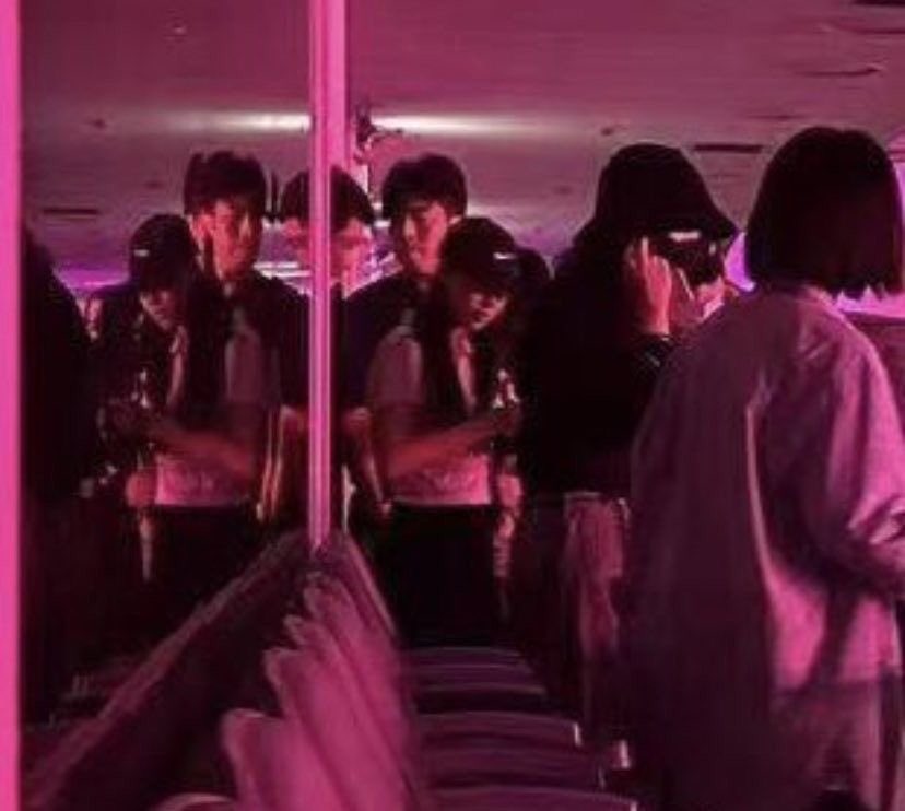 Dàn sao hot thi nhau đi concert BLACKPINK: Lee Min Ho siêu giản dị, dàn gái xinh NewJeans - BABYMONSTER gây sốt- Ảnh 5.