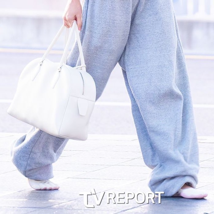 Jennie (BLACKPINK) đi cái gì dưới chân vậy trời?- Ảnh 5.