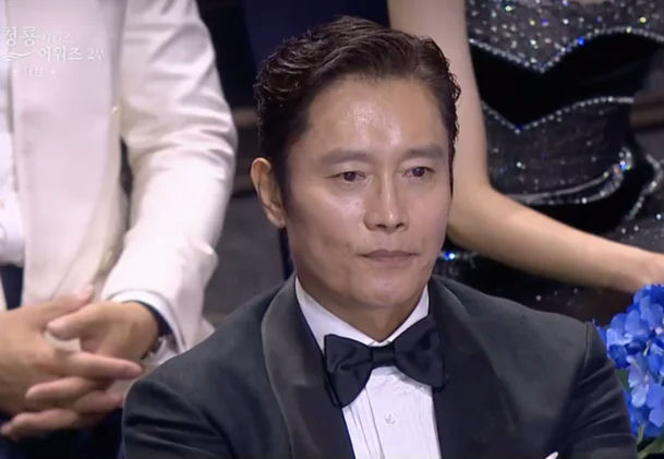 Drama căng nhất Hàn Quốc lúc này: Lee Byung Hun bị đem ra làm trò cười trên sóng trực tiếp, netizen phẫn nộ “vô duyên vừa thôi”- Ảnh 6.