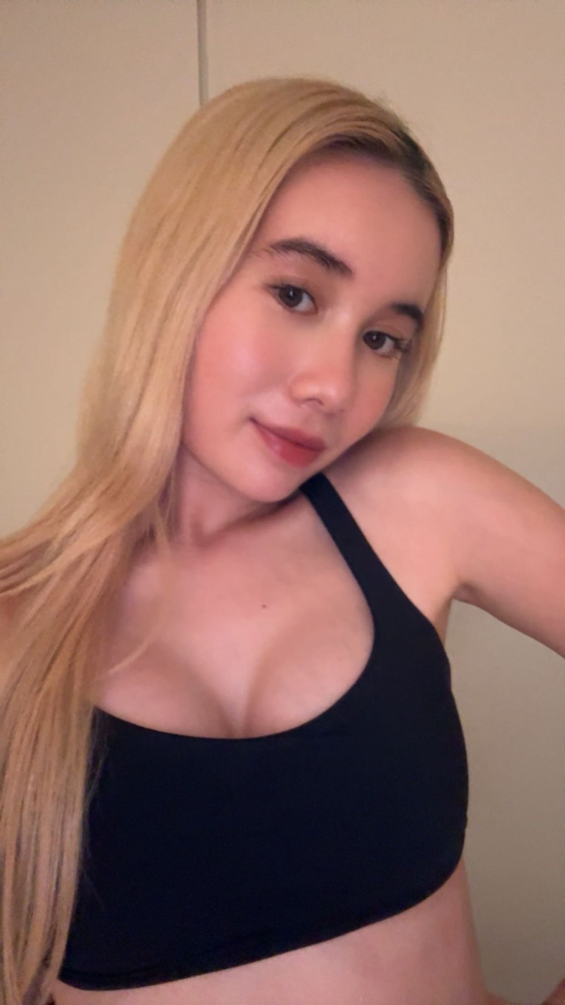 Hot girl thành công kiếm hơn 26 tỷ chỉ trong 3 giờ sau sinh nhật tuổi 18!- Ảnh 1.