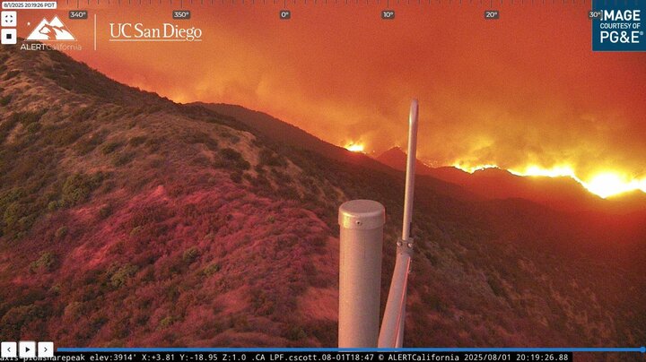 Cháy rừng dữ dội tại California, hơn 339 km² bị thiêu rụi, 4 người bị thương- Ảnh 4.