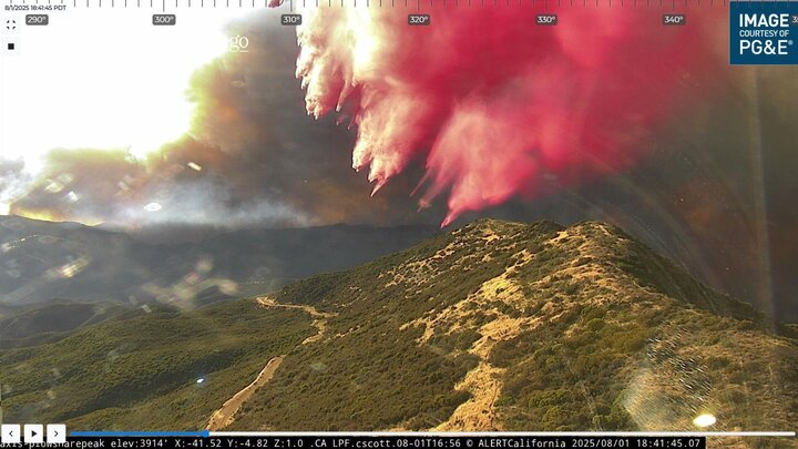 Cháy rừng dữ dội tại California, hơn 339 km² bị thiêu rụi, 4 người bị thương- Ảnh 5.