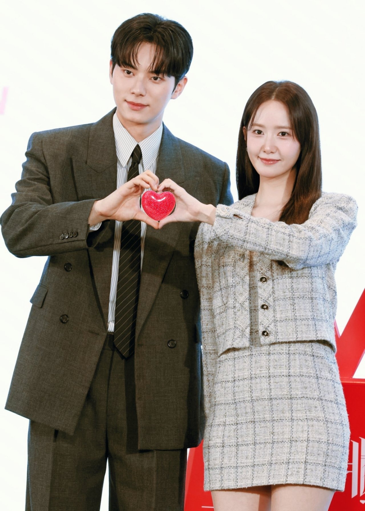 Mỹ nam 2K đang thống trị 42 quốc gia chính thức công khai bạn gái, thuyền couple với Yoona (SNSD) lật tan tành!- Ảnh 7. Mỹ nam 2K đang thống trị 42 quốc gia chính thức công khai bạn gái, thuyền couple với Yoona (SNSD) lật tan tành!- Ảnh 7.