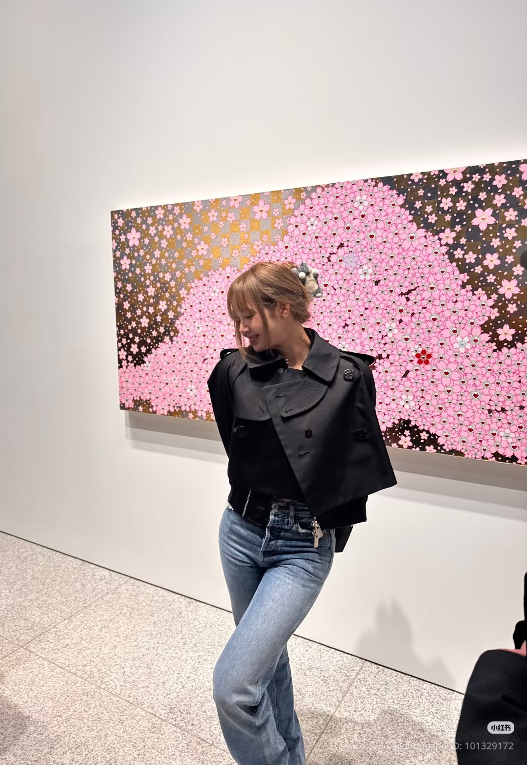 Lisa (BLACKPINK) quên make-up, làm tóc đi sự kiện à?- Ảnh 2.