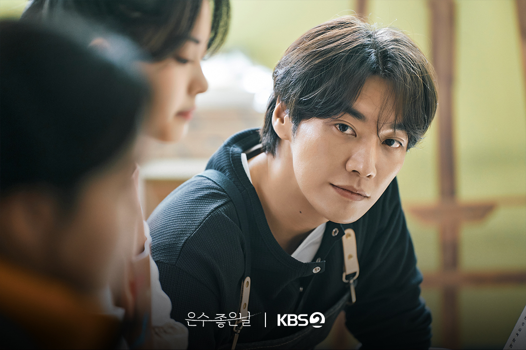 Ghét ai hãy rủ người đó xem phim Hàn này: Nữ chính nhìn như dì của dàn cast, không có dở nhất chỉ có dở hơn- Ảnh 4.