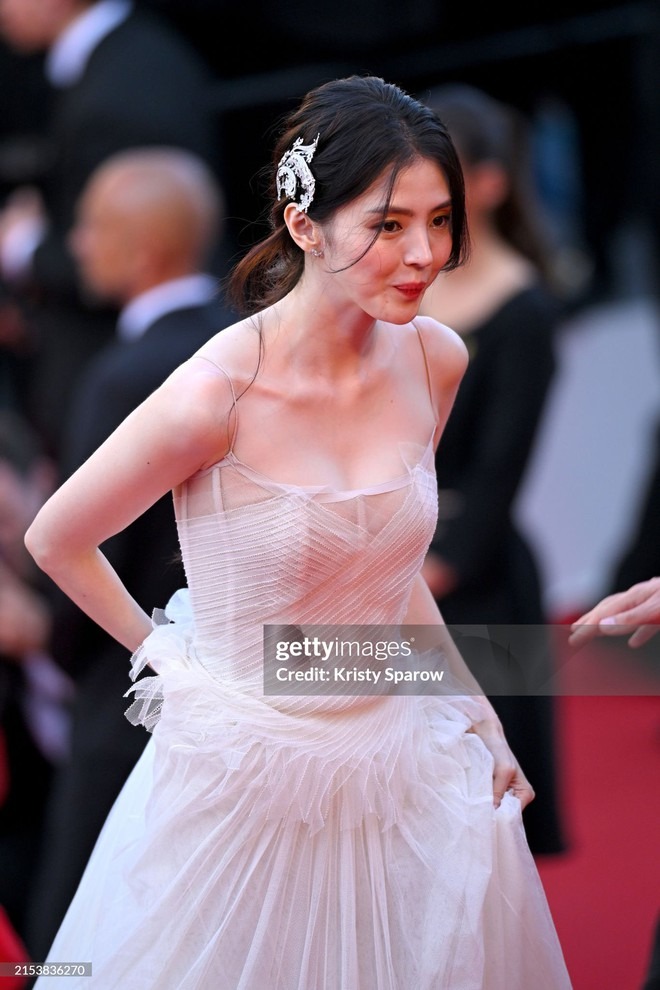 Kẻ thù số 1 của Han So Hee tại Cannes: Khiến nữ diễn viên “tàng hình” trên thảm đỏ, chuyên dìm nhan sắc!- Ảnh 10. Kẻ thù số 1 của Han So Hee tại Cannes: Khiến nữ diễn viên “tàng hình” trên thảm đỏ, chuyên dìm nhan sắc!- Ảnh 10.