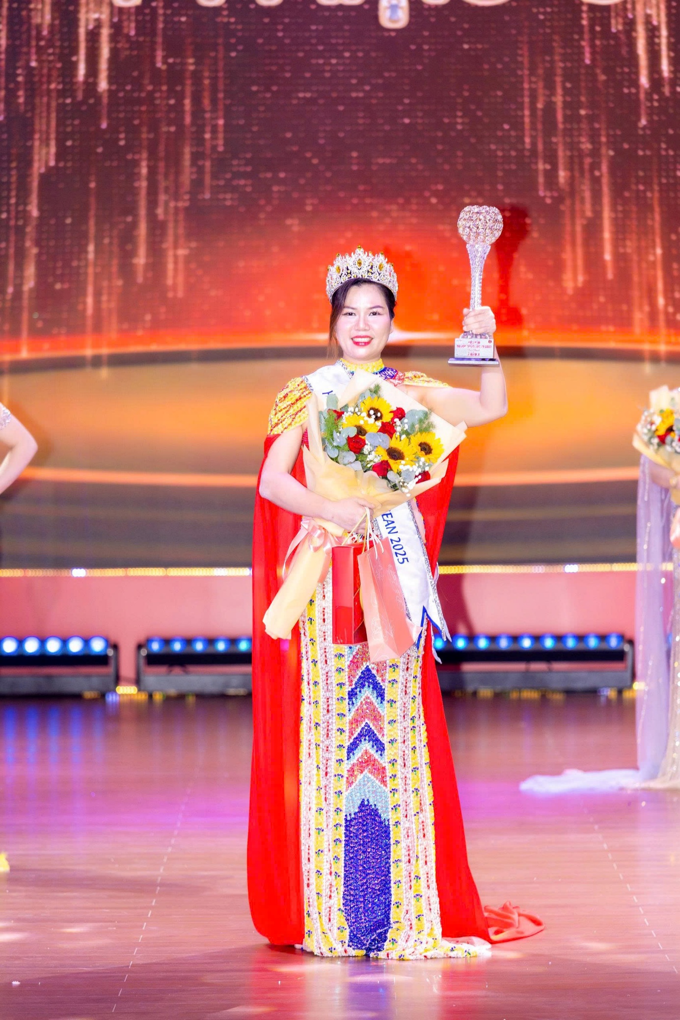 Hành trình chinh phục vương miện Á hậu 3 của nữ doanh nhân tài năng Trần Thị Huyền Anh - 5