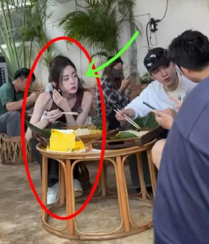 “Mỹ nhân đẹp nhất showbiz” tiều tụy héo mòn vì siết cân đến trơ cả xương- Ảnh 3.