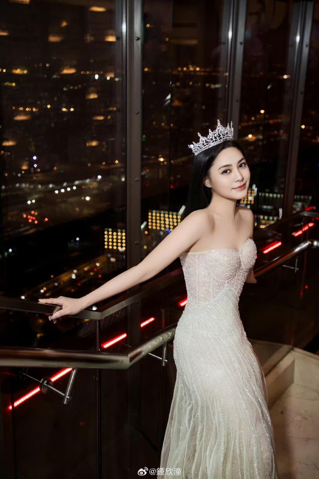 Phát hiện đối tượng được “ngọc nữ” bao nuôi: Ở siêu biệt thự, hàng hiệu dát đầy người- Ảnh 5.