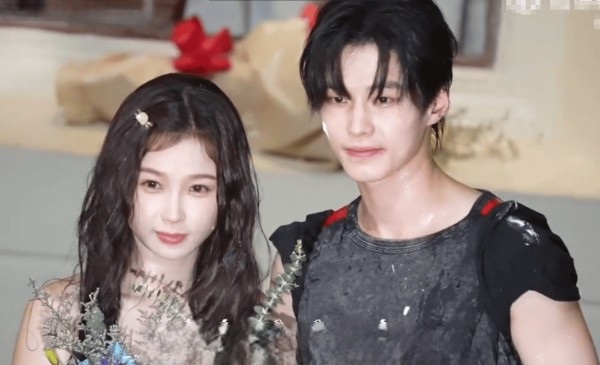 Đối thủ Triệu Lộ Tư làm 1 chuyện khiến 320 triệu người cãi nhau kịch liệt: Là vui hay vô duyên?- Ảnh 4.