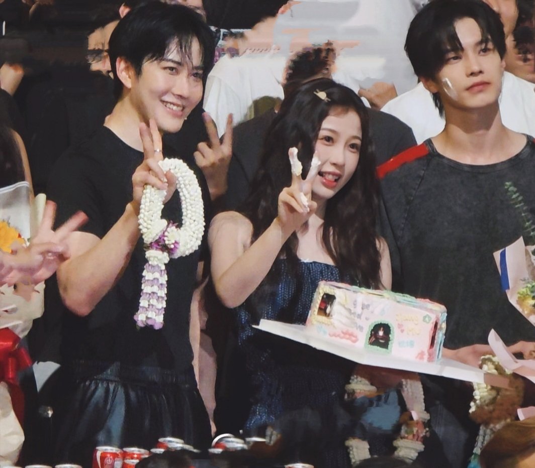 Đối thủ Triệu Lộ Tư làm 1 chuyện khiến 320 triệu người cãi nhau kịch liệt: Là vui hay vô duyên?- Ảnh 2.