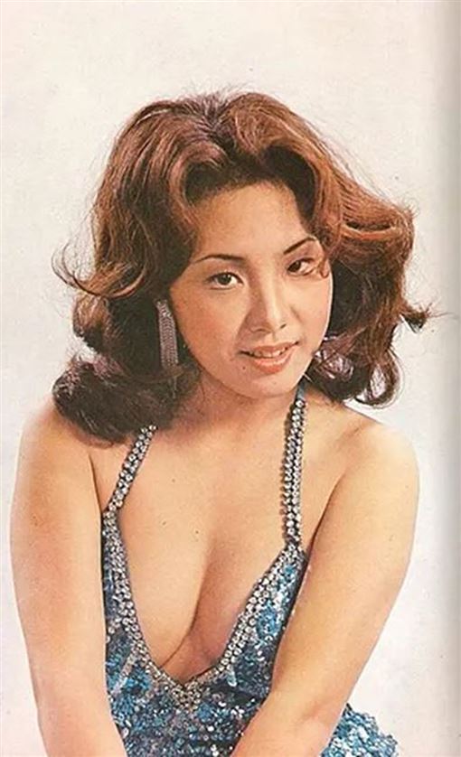 Nữ thần 18+ thành ni cô gây tranh cãi, ăn thịt, sống xa hoa, tuyển 4 “hồng hài nhi” làm hộ pháp- Ảnh 2.