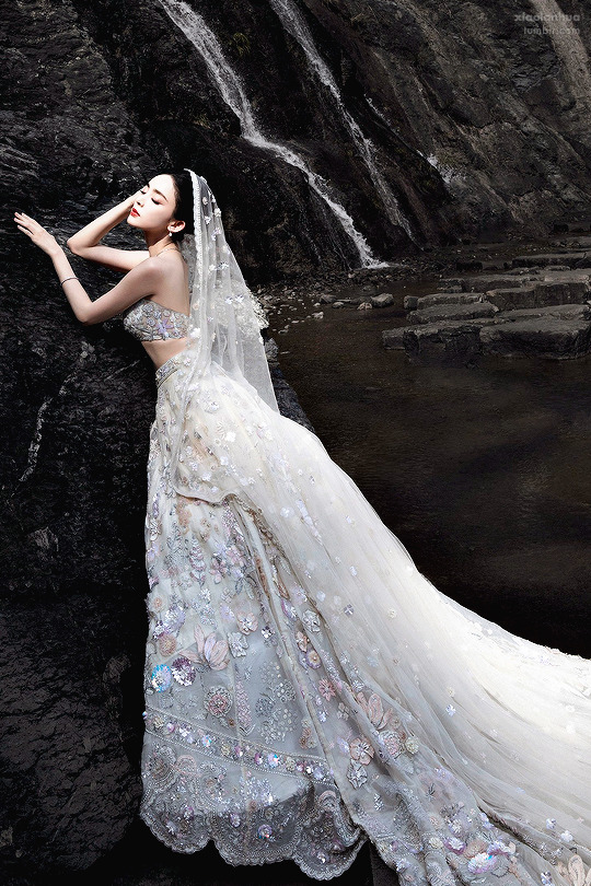 “Mỹ nhân đẹp nhất showbiz” tiều tụy héo mòn vì siết cân đến trơ cả xương- Ảnh 7.