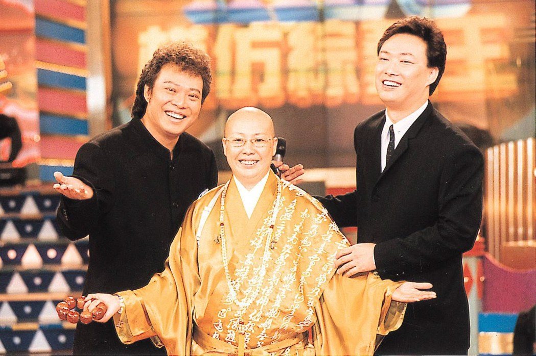 Nữ thần 18+ thành ni cô gây tranh cãi, ăn thịt, sống xa hoa, tuyển 4 “hồng hài nhi” làm hộ pháp- Ảnh 9.